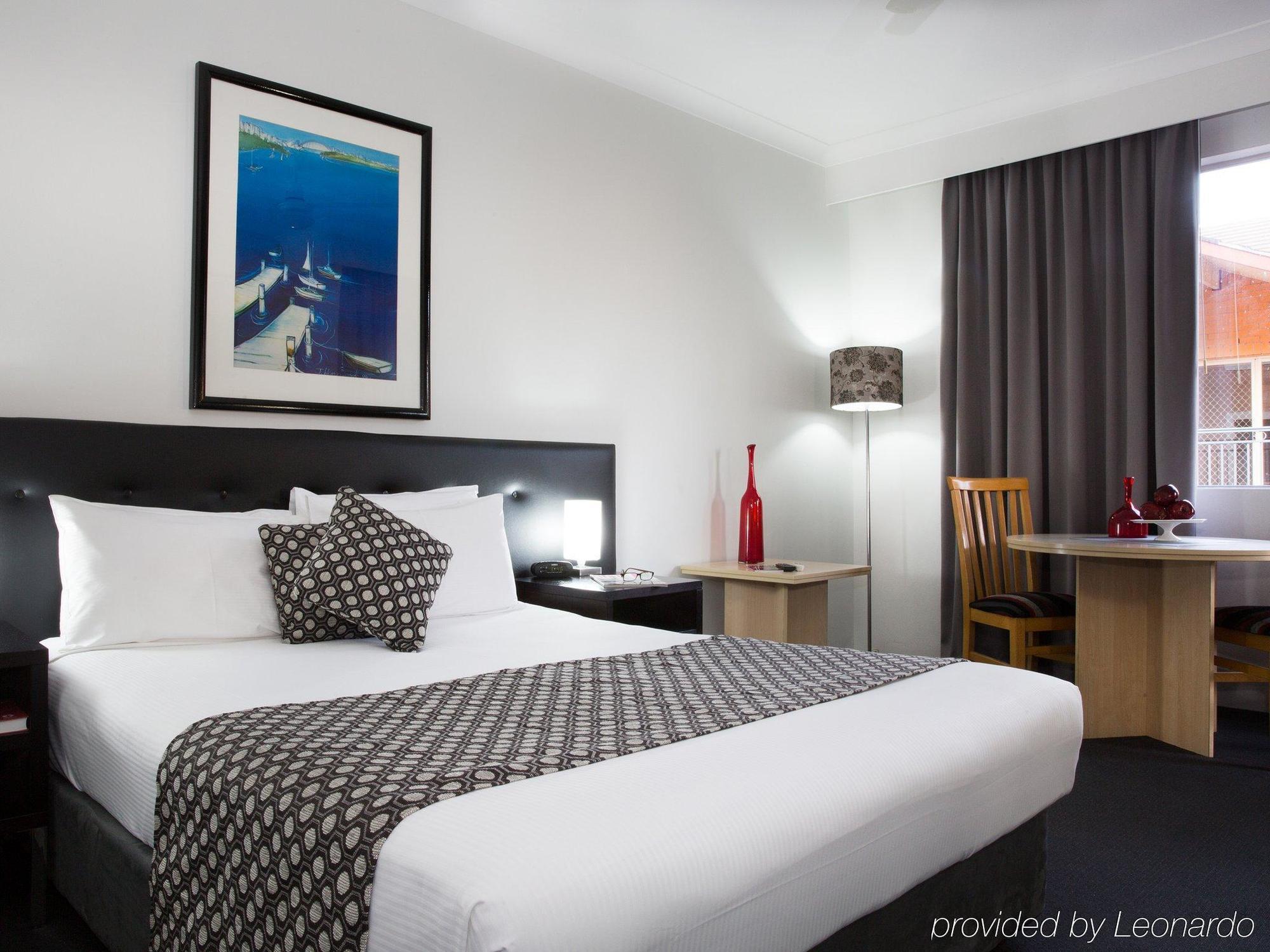 Quality Apartments Camperdown Sydney Exterior photo