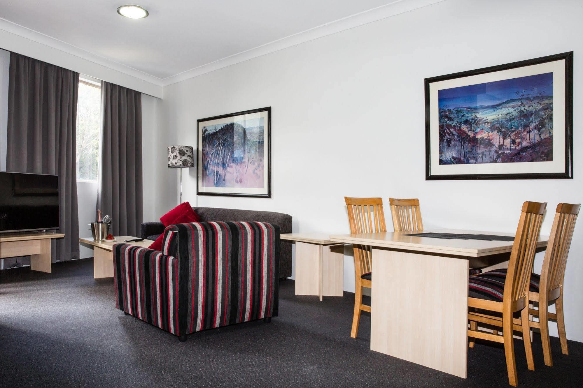 Quality Apartments Camperdown Sydney Exterior photo